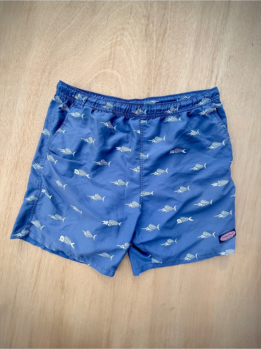 Vineyard Vines Blue Shorts with White Fish Skeleton Print Mens M Athleisure swim